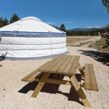 A Ventoux Yourte Monieux Esterno foto