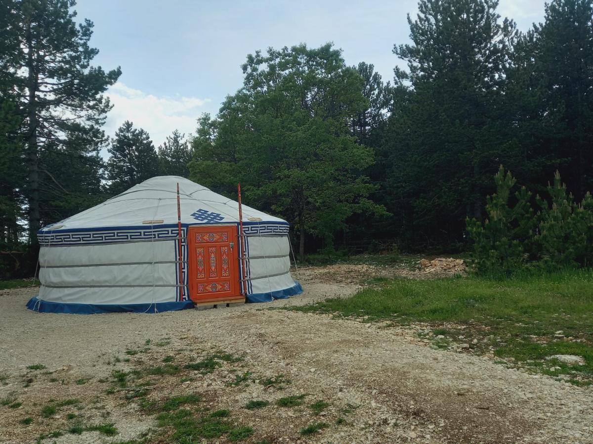 A Ventoux Yourte Monieux Esterno foto